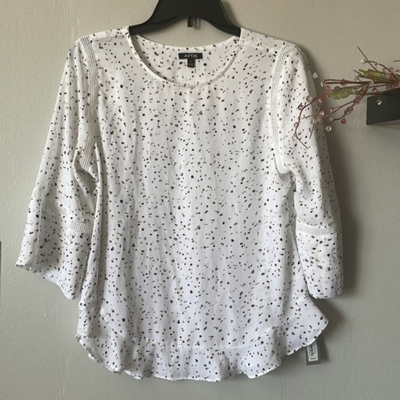 Apt 9 Blouse size Small. White with speckled design and ruffle hem New with tags - Picture 3 of 7